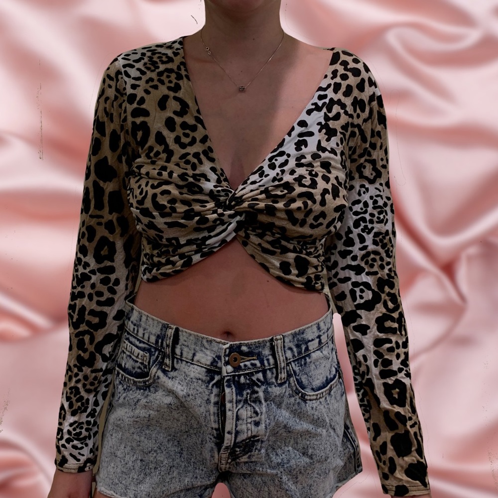 Long sleeved cheetah print top